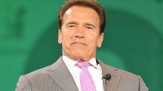 Com 78 anos hoje, Arnold Schwarzenegger mistura ovo cru e cereja no smoothie proteico que bebe todo dia: 'Às vezes coloco conhaque ou tequila'