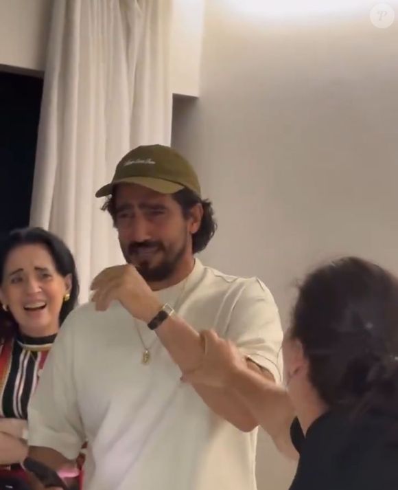 Renato Góes ficou visivelmente emocionado ao ver o amigo de longa data, Sacha Bali, vencer 'A Fazenda 16'