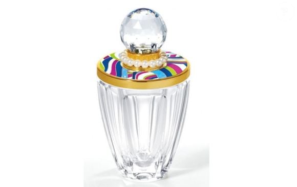 Lançado em 2013, Taylor, perfume Floral Frutado Feminino assinado por Taylor Swift, segue sendo um dos favoritos entre admiradores da cantora e apaixonados por fragrâncias elegantes e românticas