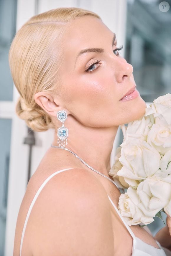 Ana Hickmann batom Remi, da sua própria marca de beleza, em homenagem à sua mãe, Reni Saath