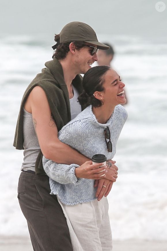 A cobertura de Bruna Marquezine, onde Shawn Mendes tem passado os dias no Rio de Janeiro, reúne cozinha moderna, três suítes, lounge com janelas do piso ao teto e terraço com piscina. As informações são do Jornal O Globo