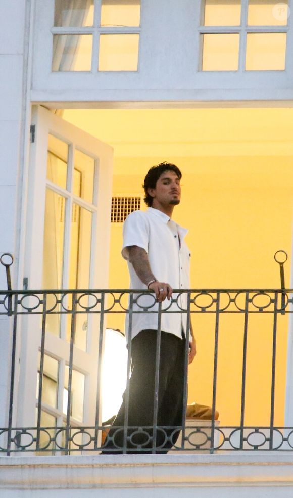 A hidratação do nosso corpo é fundamental em todas as fases da vida e torna-se especialmente relevante após atividades físicas, como doo surfista Gabriel Medina