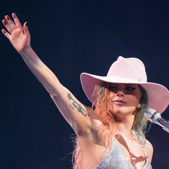 Lady Gaga cancelou um show no Rock in Rio em 2017 por conta da fibromialgia