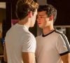 Novela 'Quem Ama Cuida': namoro gay de Mau Mau e Felipe após beijo quente termina com ciúme doentio de Fernando e preconceito de Otoniel