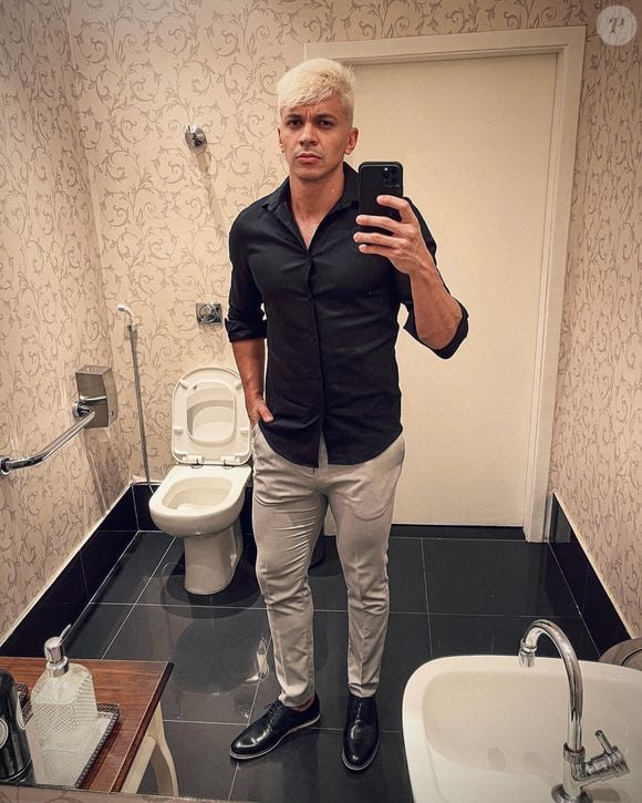 No meio disso tudo, Cocielo ficou loiro novamente