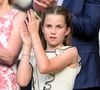 Pela primeira vez, Charlotte, de 10 anos, foi fotografada usando esmalte e deixou de lado os tons neutros tão comuns na realeza.