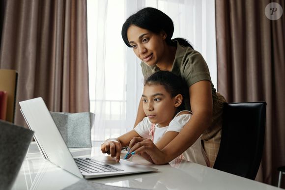 Estudos revelados pelo IBGE revelaram que as mulheres estão tendo menos filhos. O menor número de nascimento foi registrado, em uma média de quase 50 anos.