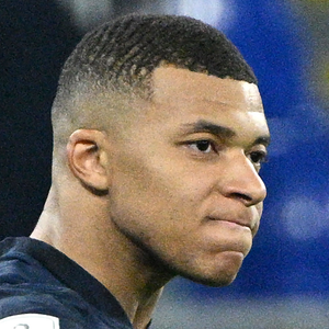 Mesmo diante da repercussão sobre sua vida pessoal, Mbappé manteve o foco dentro de campo. Segundo o Correio Braziliense, o atacante evitou conceder entrevistas durante a Copa do Mundo e permaneceu concentrado exclusivamente no desempenho da seleção francesa