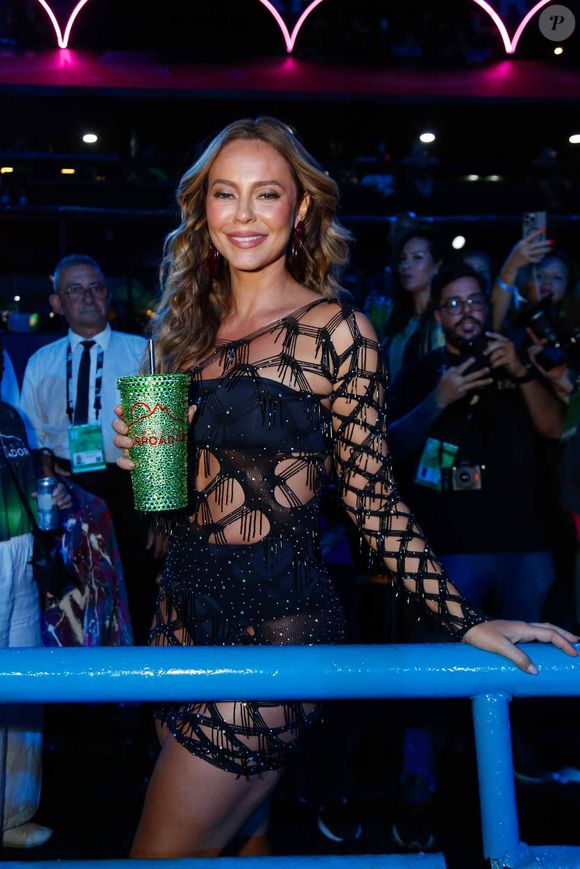 Paolla Oliveira elegeu look preto para brilhar na Sapucaí antes de desfile da Grande Rio