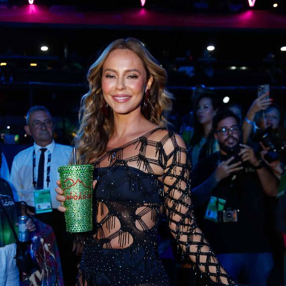 Paolla Oliveira elegeu look preto para brilhar na Sapucaí antes de desfile da Grande Rio