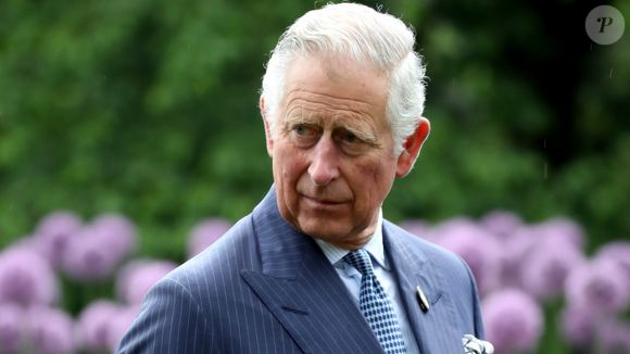 Rainha Camilla é esposa de Rei Charles III.