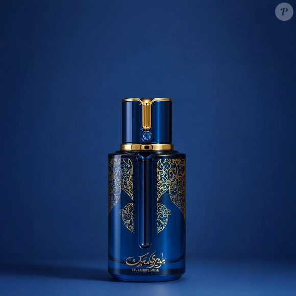 Frutas, flores e acordes amadeirados definem a proposta do Blueberry Musk, da Arabiyat Prestige. O perfume compartilhável apresenta mirtilo e amora nas notas de topo, frésia, lavanda e rosa no coração e uma base com framboesa, baunilha, musgo de carvalho e patchouli