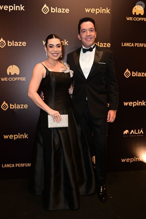 Naiara Azevedo apostou em vestido preto clássico para a festa de Virgínia