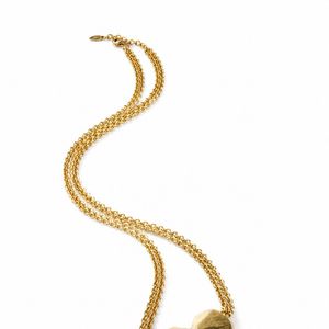 Gargantilha H.MARIA  folheada a ouro com pingente de coração com volumes geométricos e curvas orgânicas; valor da joia: R$ 309,60