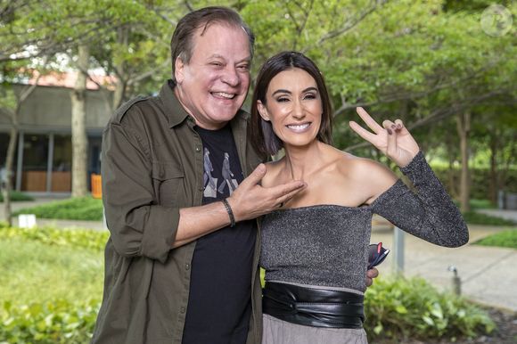 Hoje em 'A Fazenda 17', Michelle Barros narrou os desfiles de carnaval na Globo em 2020 e 2022, formando par com Chico Pinheiro