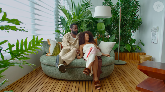 Lázaro Ramos chama o espaço de 'palquinho' por ser superior ao restante da casa. Essa também é uma parte onde os atores olham para a cidade