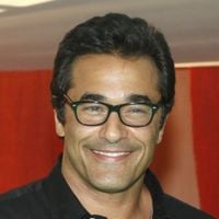 Luciano Szafir, aos 57 anos, faz primeira harmonização facial e aprova 'antes e depois'; especialista explica tendência de procedimento estético: 'Busca realçar a beleza natural e suavizar envelhecimento'