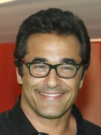 Luciano Szafir, aos 57 anos, faz primeira harmonização facial e aprova 'antes e depois'; especialista explica tendência de procedimento estético: 'Busca realçar a beleza natural e suavizar envelhecimento'