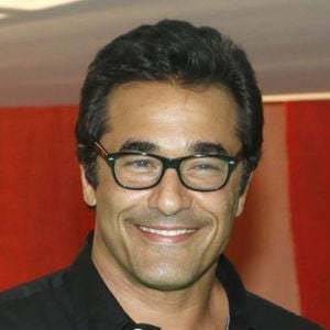 Luciano Szafir, aos 57 anos, faz primeira harmonização facial e aprova 'antes e depois'; especialista explica tendência de procedimento estético: 'Busca realçar a beleza natural e suavizar envelhecimento'