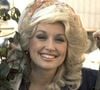 Nascida em 19 de janeiro de 1946, Dolly Parton era a quarta de 12 filhos e cresceu em uma família pobre de agricultores antes de construir uma das carreiras mais marcantes da música country