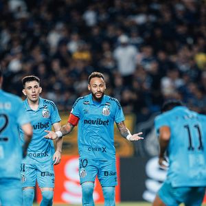 Além de garantir assistência para o gol da classificação do Santos, Neymar protagonizou novas polêmicas fora de campo com troca de provocações envolvendo dirigentes do Remo