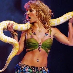 Britney entrou para a história do pop naquela noite do VMAs; veja mais detalhes do look