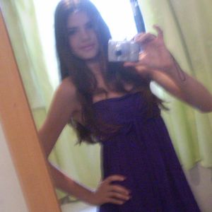 Camila Queiroz sempre foi fotogênica e isso a impulsionou para a carreira de modelo