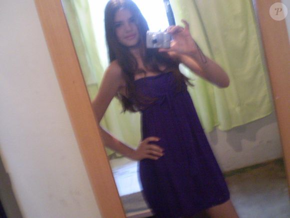 Camila Queiroz sempre foi fotogênica e isso a impulsionou para a carreira de modelo