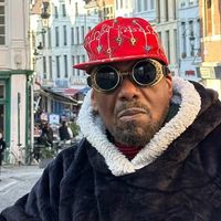'Comportamento totalmente inadequado': Afrika Bambaataa foi acusado de diversos casos de abuso ao longo da carreira; rapper francês o definiu como 'predador'