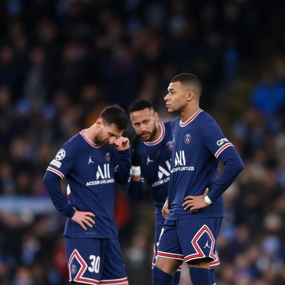 Em entrevista, o zagueiro Presnel Kimpembe, que conviveu com Messi, Neymar e Mbappé no PSG, revelou que ambos tinham uma 'disputa de egos' fortíssima