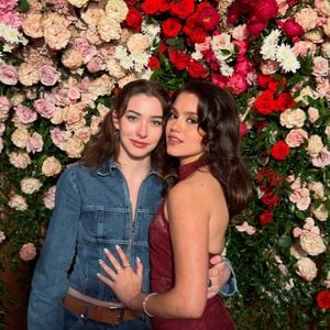 Neste sábado (29), a filha de Sandra Annenberg publicou uma foto ao lado da namorada em celebração ao Dia da Visibilidade Lésbica