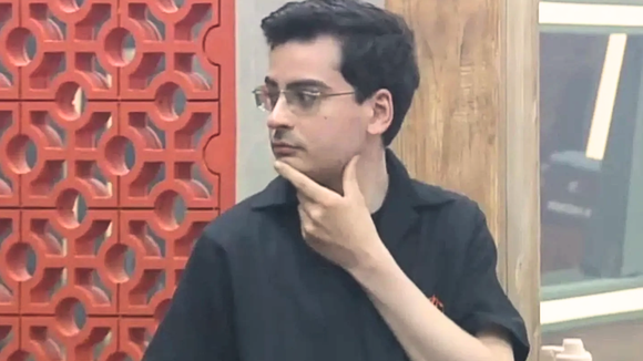 Dudu Camargo é gay ou bissexual? Favorito de 'A Fazenda 17' desconversa após ser pressionado sobre interesse em homens