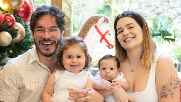 Viih Tube enfrentou um trabalho de parto de 19 horas, que culminou em uma cesariana de emergência. Após o nascimento, ela sofreu uma hemorragia de 17 minutos devido à atonia uterina, necessitando de transfusão sanguínea e internação na UTI.