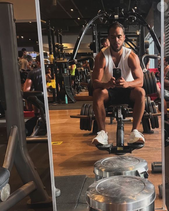 Francisco Gil pesava 106 kg e agora está com peso em torno de 71 kg, além de um corpo super definido