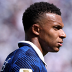 Poucos sabem, mas antes da Copa de 2026, Mbappé foi alvo de racismo e transfobia após suposto romance com modelo trans que posou na Playboy; hoje, vive affair com atriz de 'Elite'