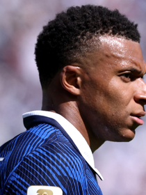 Poucos sabem, mas antes da Copa de 2026, Mbappé foi alvo de racismo e transfobia após suposto romance com modelo trans que posou na Playboy; hoje, vive affair com atriz de 'Elite'
