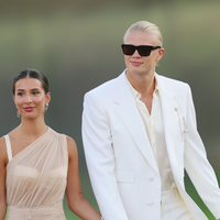 As sandálias favoritas de Erling Haaland para o verão são um par perfeito, ideal tanto para usar na praia com roupa de banho quanto em uma festa com terno de linho
