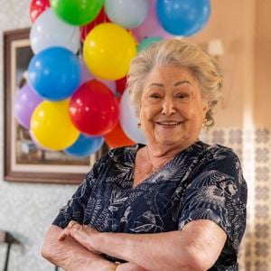 Rosa (Suely Franco) em 'Dona de Mim' ficará sob o comando de Jaques (Marcello Novaes), que consegue sua curatela