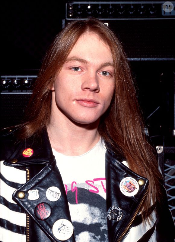 Axl Rose marcou os primeiros anos do Guns N' Roses com o seu visual clássico de cabelo comprido