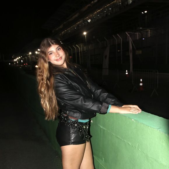 Sofia, filha de Grazi Massafera e Cauã Reymond, tem 13 anos