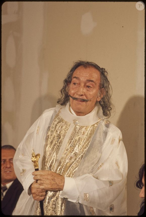 Quadros como “A Persistência da Memória”, com seus famosos relógios derretidos, ajudaram a transformar Dalí em um dos principais representantes do surrealismo
