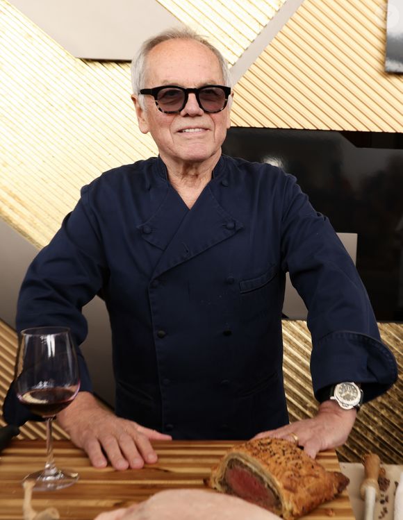 Outros pratos inegociáveis e que estão sempre na premiação são tartare de atum picante e torta de frango com trufas negras. Além disso, os convidados também podem esperar para degustar de torradinhas de couve flor, salada de falafel e até macarrão com queijo.