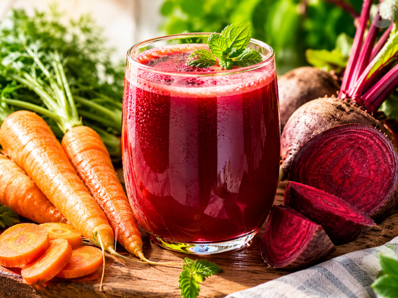 O suco de beterraba com cenoura é um dos itens indispensáveis para Leticia Spiller na dieta