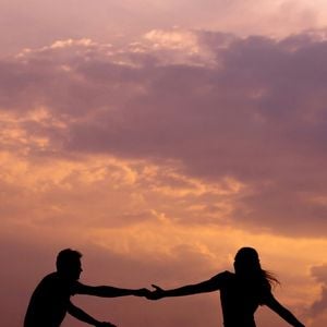 Amar é participar ativamente da vida, então, quando temos medo de amar e evitamos o amor, estamos diminuindo nossa experiência de vida