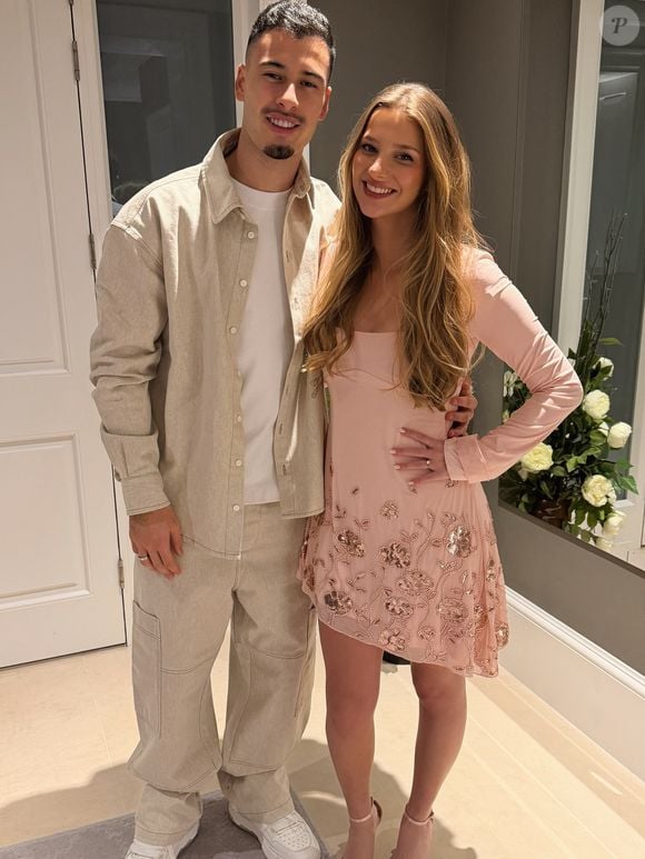 Gabriel Martinelli e Isabella Rousso são parceiros de estudos no inglês; em 2022, jogador afirmou que não dominava o idioma
