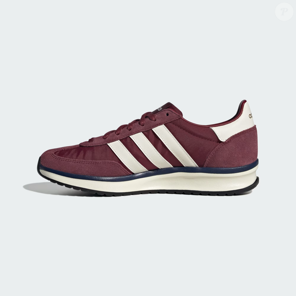Os novos RUN 70s 2.0 são um verdadeiro clássico, um tênis Adidas atemporal com um design que combina a silhueta retrô do Samba com um modelo de corrida mais confortável .