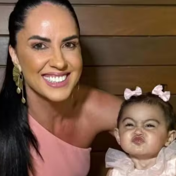 Gente? Mulher diz que filha Zezé Di Camargo 'assombra uma casa' e Graciele Lacerda rebate hate sobre aparência da bebê: 'Desejo que não te falte...'