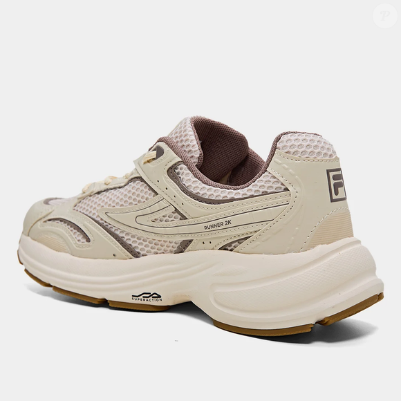 Nem branco demais, nem básico demais: o Fila Runner 2k bege conquistou quem busca um tênis elegante, confortável e perfeito para acompanhar a correria da rotina