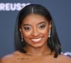 Simone Biles em evento público: além das conquistas na ginástica artística, a atleta americana lucra com campanhas publicitárias e parcerias com grandes marcas
