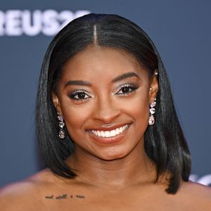 Simone Biles em evento público: além das conquistas na ginástica artística, a atleta americana lucra com campanhas publicitárias e parcerias com grandes marcas
